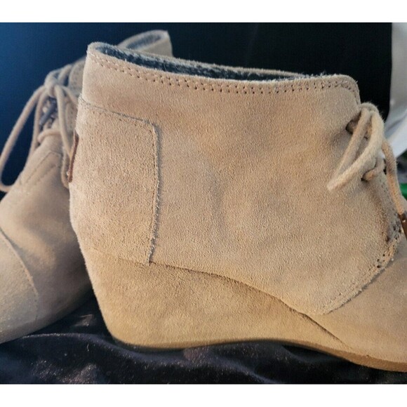 Toms Size 8.5 Suede Taupe - Picture 4 of 6
